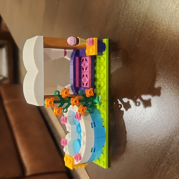 Lego Friends 41313 Heartlake Summer Pool - Picture 3 of 6